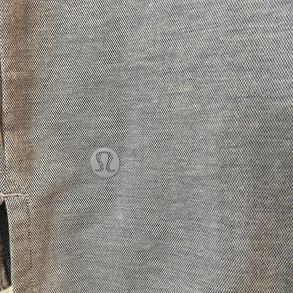 Lululemon - Picture 3 of 3